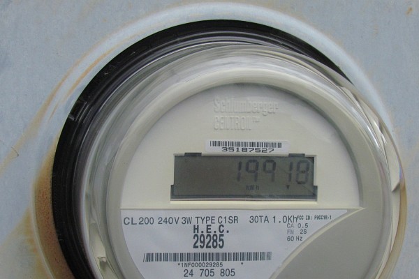 electric meter showing a rectanglular dispaly