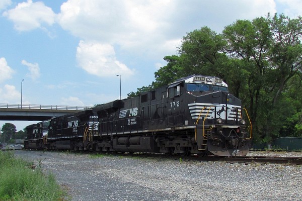 NS 7712 leads 8953 and 2733