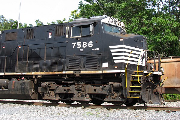 close-up of NS Engine 7586