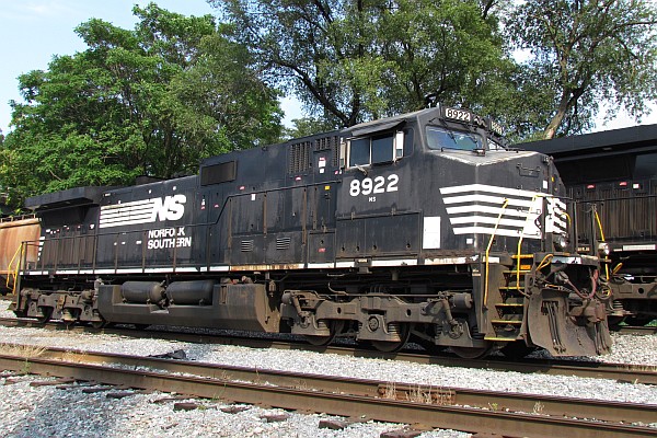 NS 8922 in Harrisonburg yard