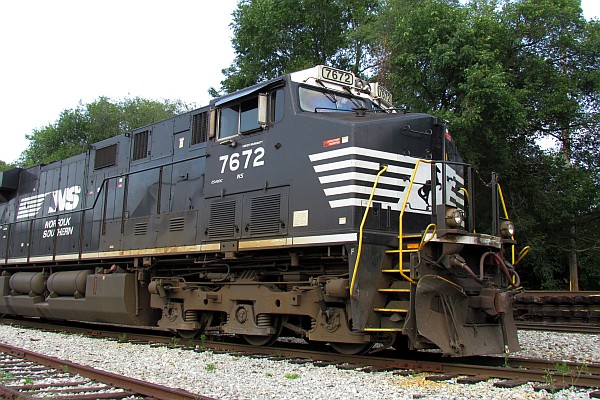 NS 7672 a bit north of the other engines