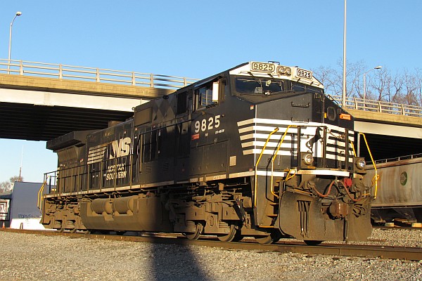 NS 9825 locomotive, Harrisonburg, VA, USA