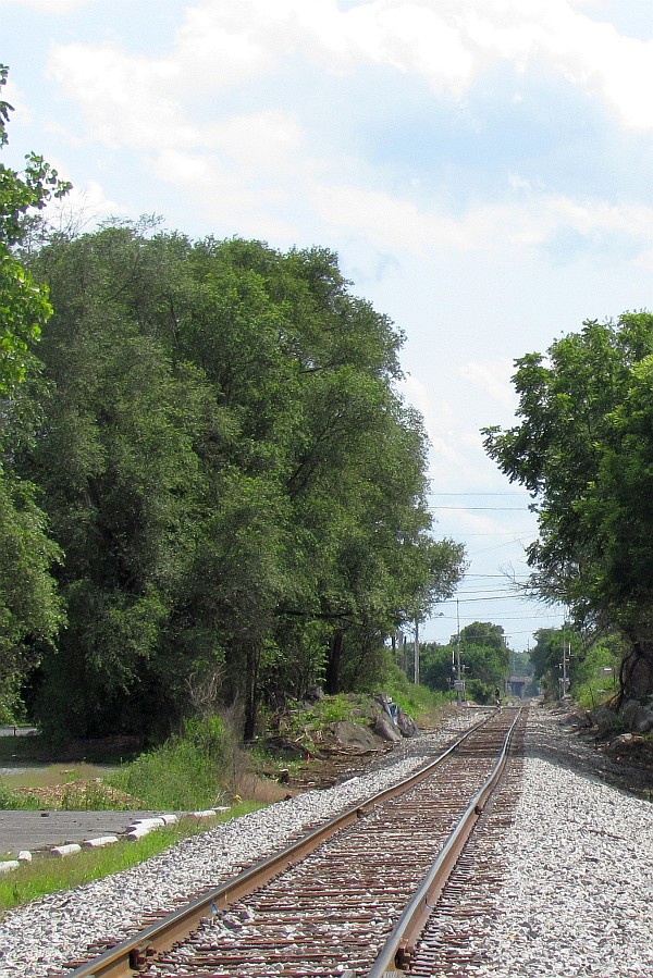 looking down the tracks heading south on Maryland Ave.