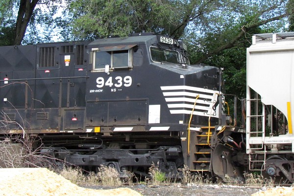 close-up of NS 9439 engine