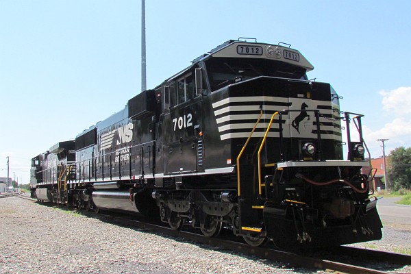 NS 7012 locomotive