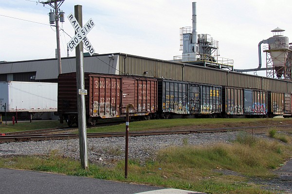 boxcars at R. R. Donelly plant in Harrisonburg, VA