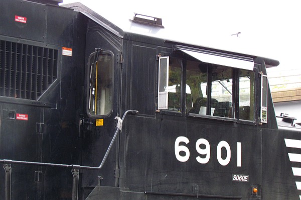 close-up of NS 6901 locomoative cab