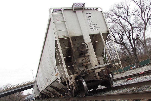 covered hopper raill car