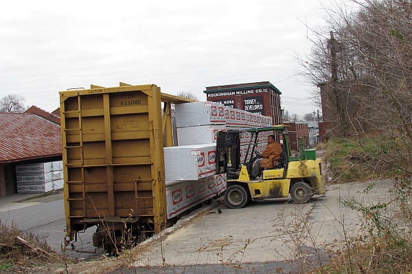 forklift unloading centerbeam flat car