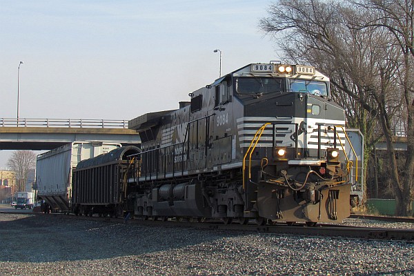 NS 9084 locomotive working in Harrisonburg yard
